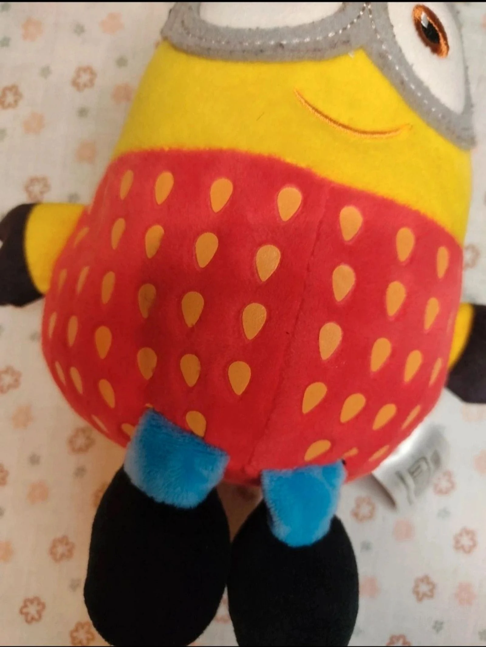 Peluche de disfraz de Minion fresa 🍓 - Muy buen estado – photo 2